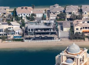 An under-construction residential villa on the waterside of the Palm Jumeirah in Dubai, United Arab Emirates, on Wednesday, Sept. 28, 2022. The emirates prime real-estate prices surged 70.3% over the 12 months through September, making it the biggest gainer on Knight Franks global index, which focuses on a citys most desirable and expensive homes. Photographer: Christopher Pike/Bloomberg via Getty Images